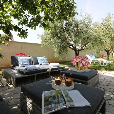 Homes In Porec/istrien 10143 Holiday home Porec
